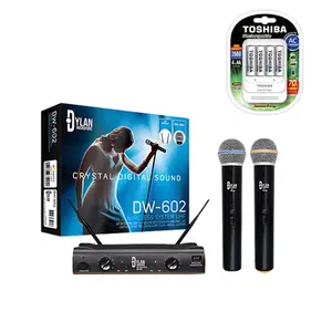KIT MICROFONE SEM FIO DYLAN DW602 / CARREGADOR DE PILHA AC AA C/4 PILHAS